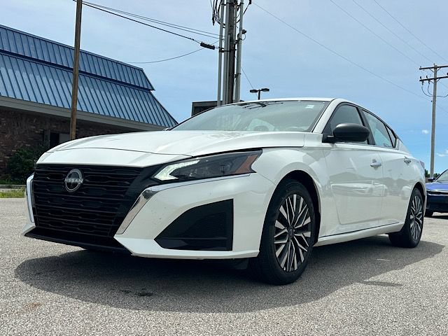 Used 2025 Nissan Altima 2.5 SV FWD image 1