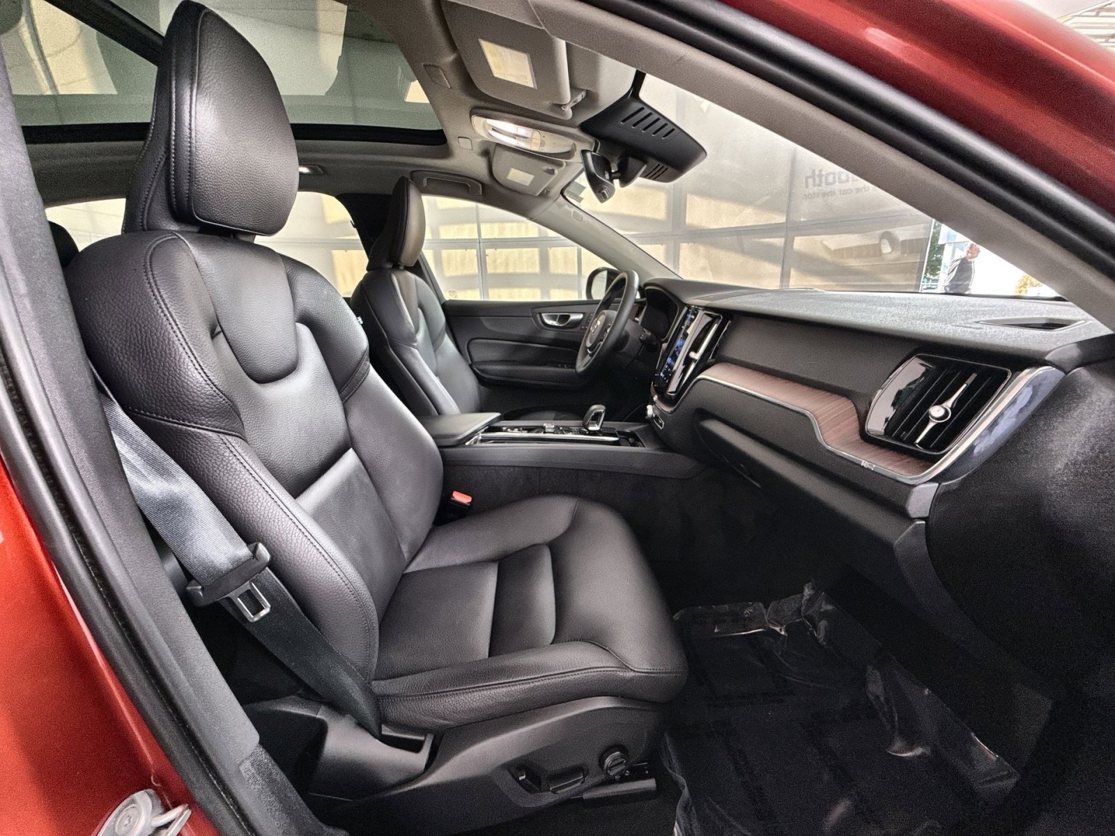 Used 2024 Volvo XC60 B5 Plus w/ Climate Package image 27