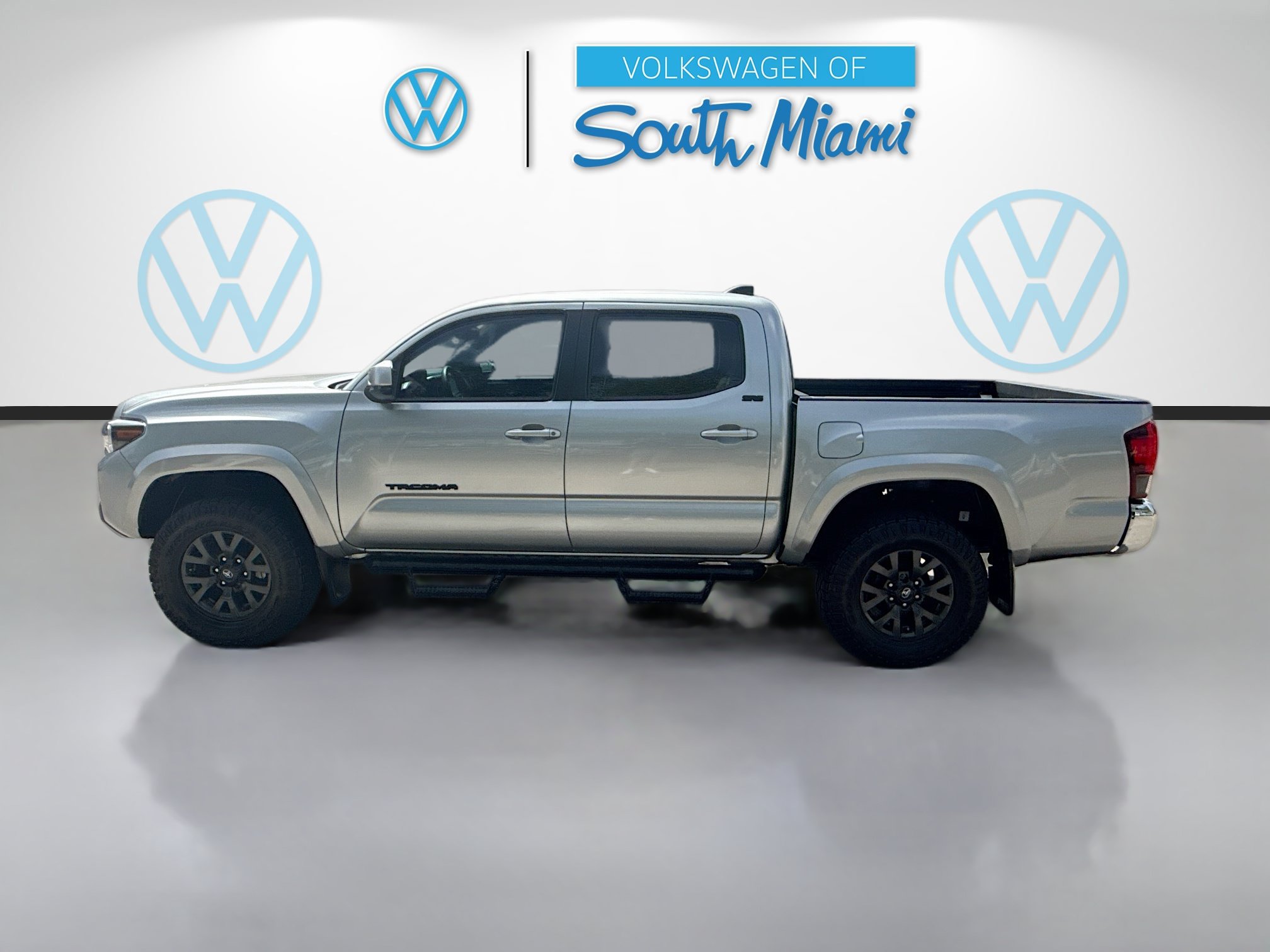 Used 2023 Toyota Tacoma SR5 RWD image 4