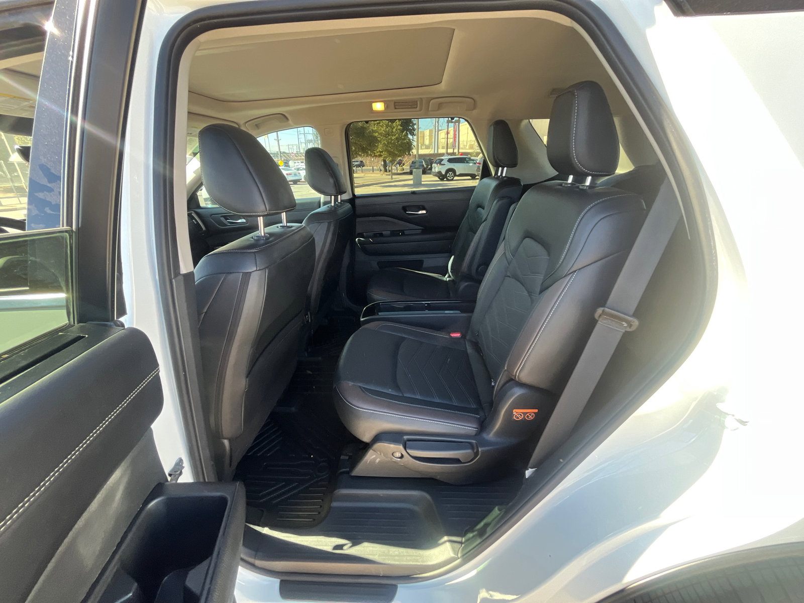 Used 2023 Nissan Pathfinder Platinum image 24
