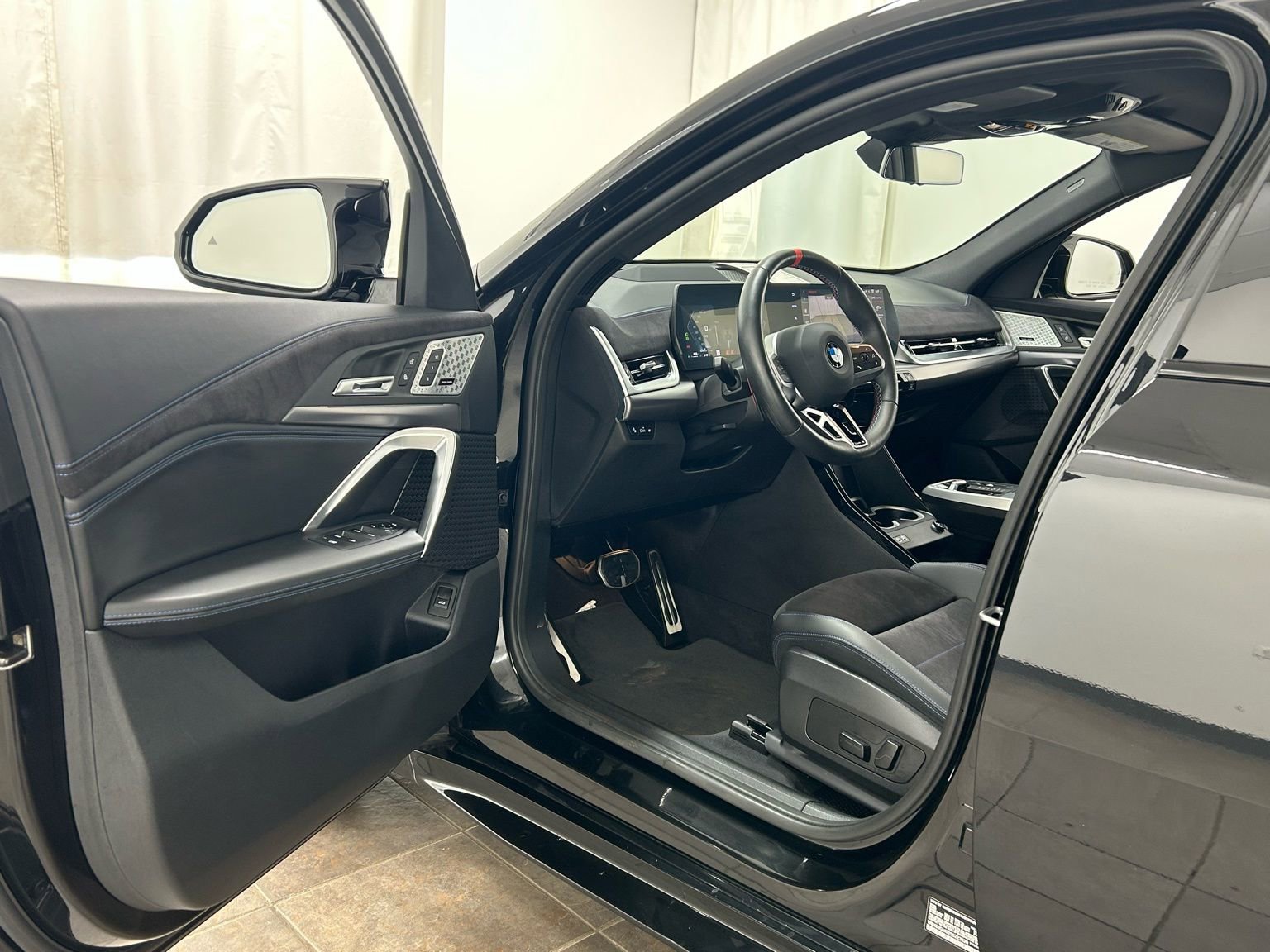 Used 2025 BMW X2 M35i AWD/4WD image 23