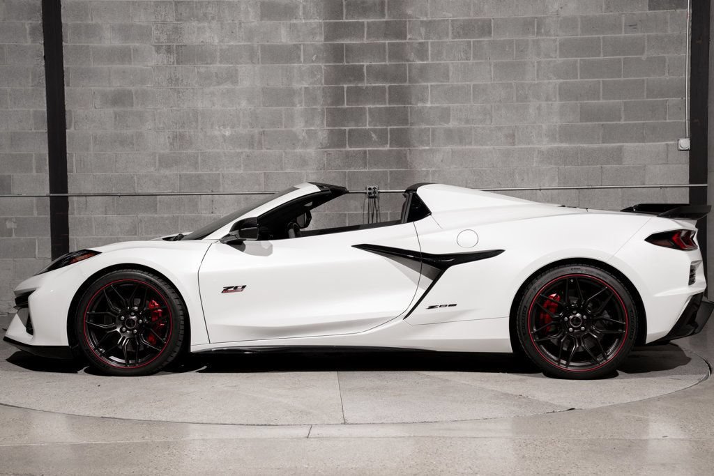 Used 2023 Chevrolet Corvette Z06 RWD image 4