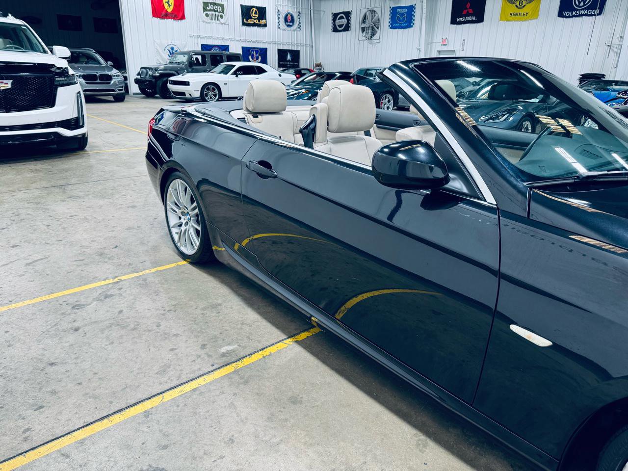 Used 2013 BMW 335i Convertible image 19