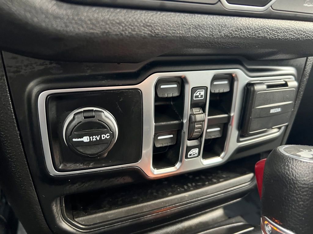 Used 2024 Jeep Wrangler Unlimited w/ Technology Group image 27