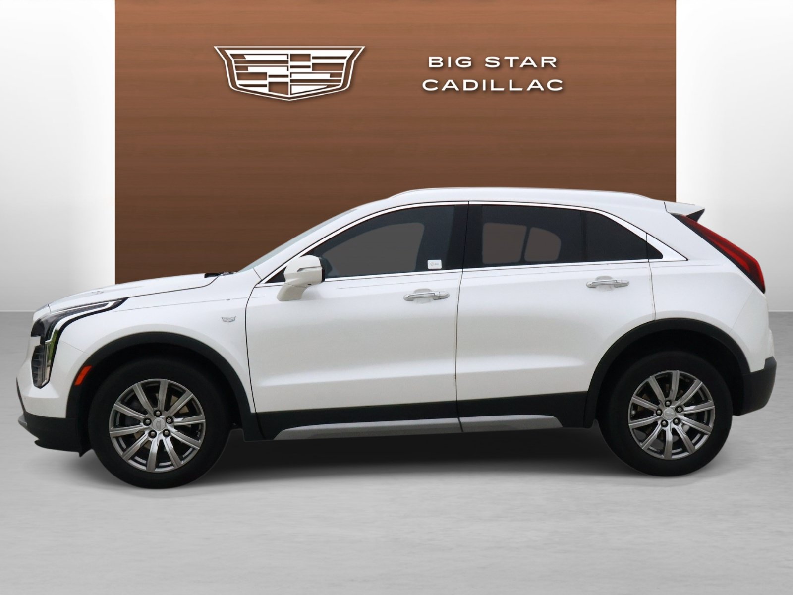 Certified 2022 Cadillac XT4 Premium Luxury w/ Enhanced Visibility Package FWD image 2