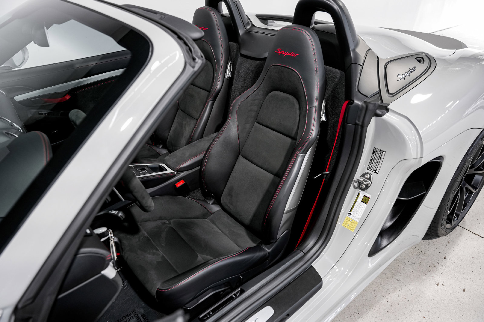 Used 2022 Porsche 718 Boxster Spyder RWD image 20