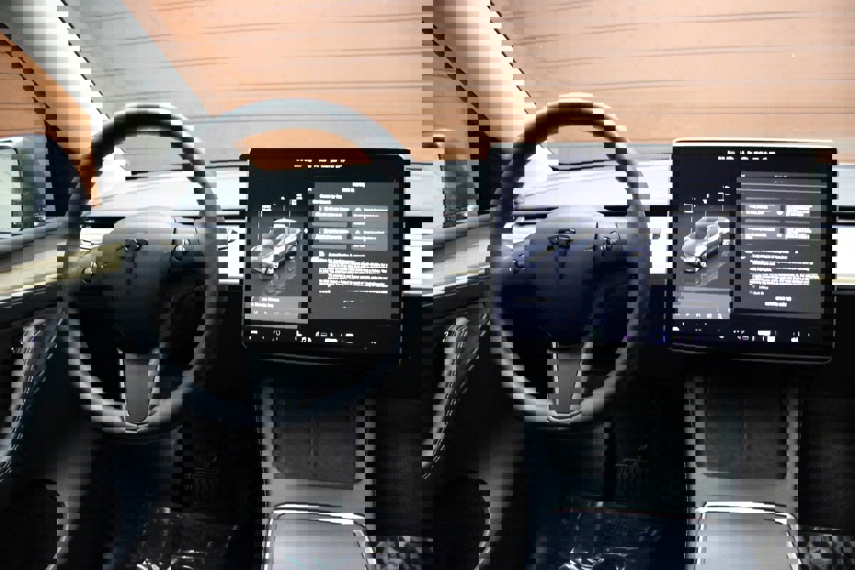 Used 2023 Tesla Model Y Long Range image 24