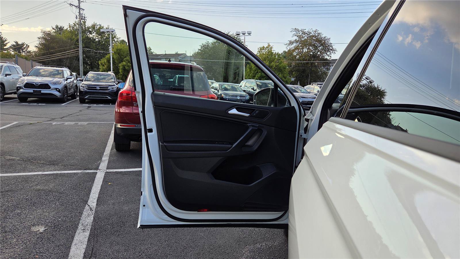 Used 2021 Volkswagen Tiguan SE R-Line AWD/4WD image 13