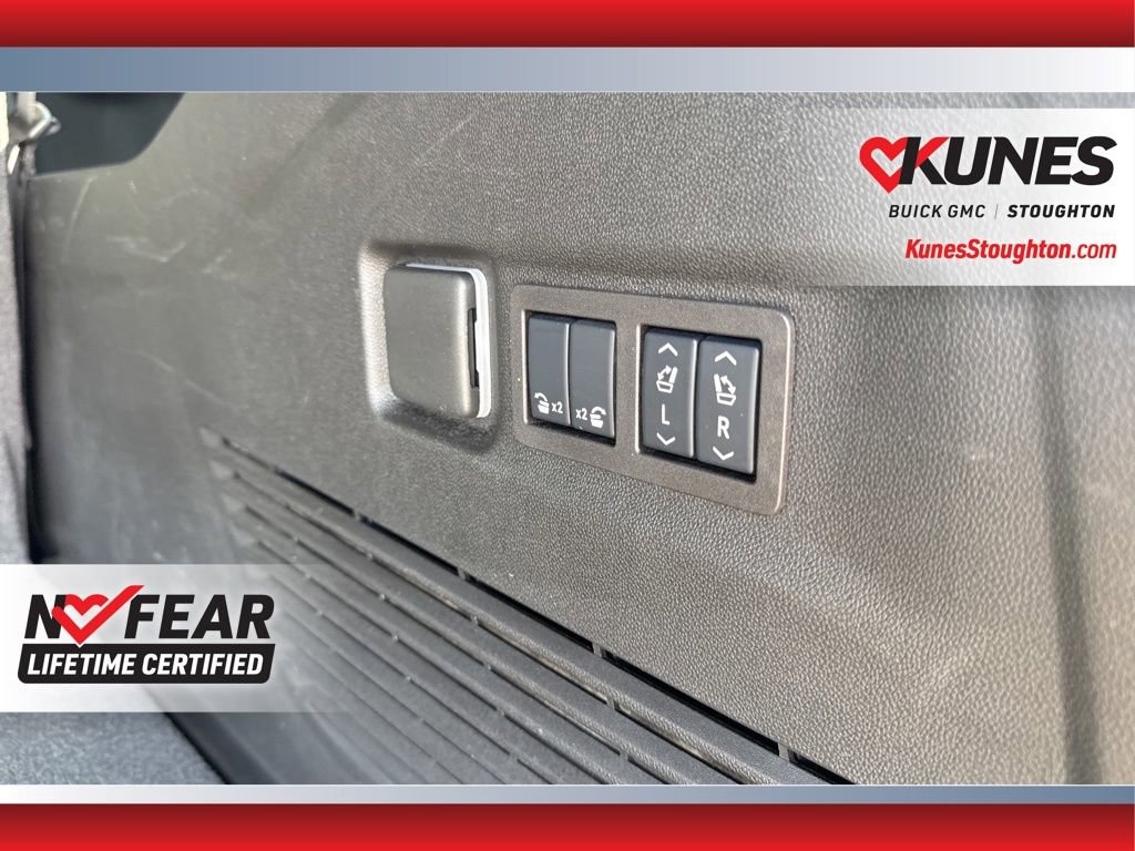 Used 2025 GMC Yukon XL Denali AWD/4WD image 45