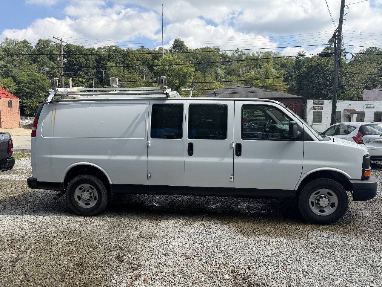 Used 2013 Chevrolet Express 3500 Extended RWD image 7