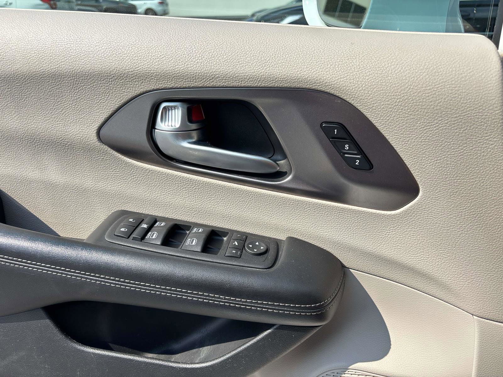 Used 2018 Chrysler Pacifica Limited image 20