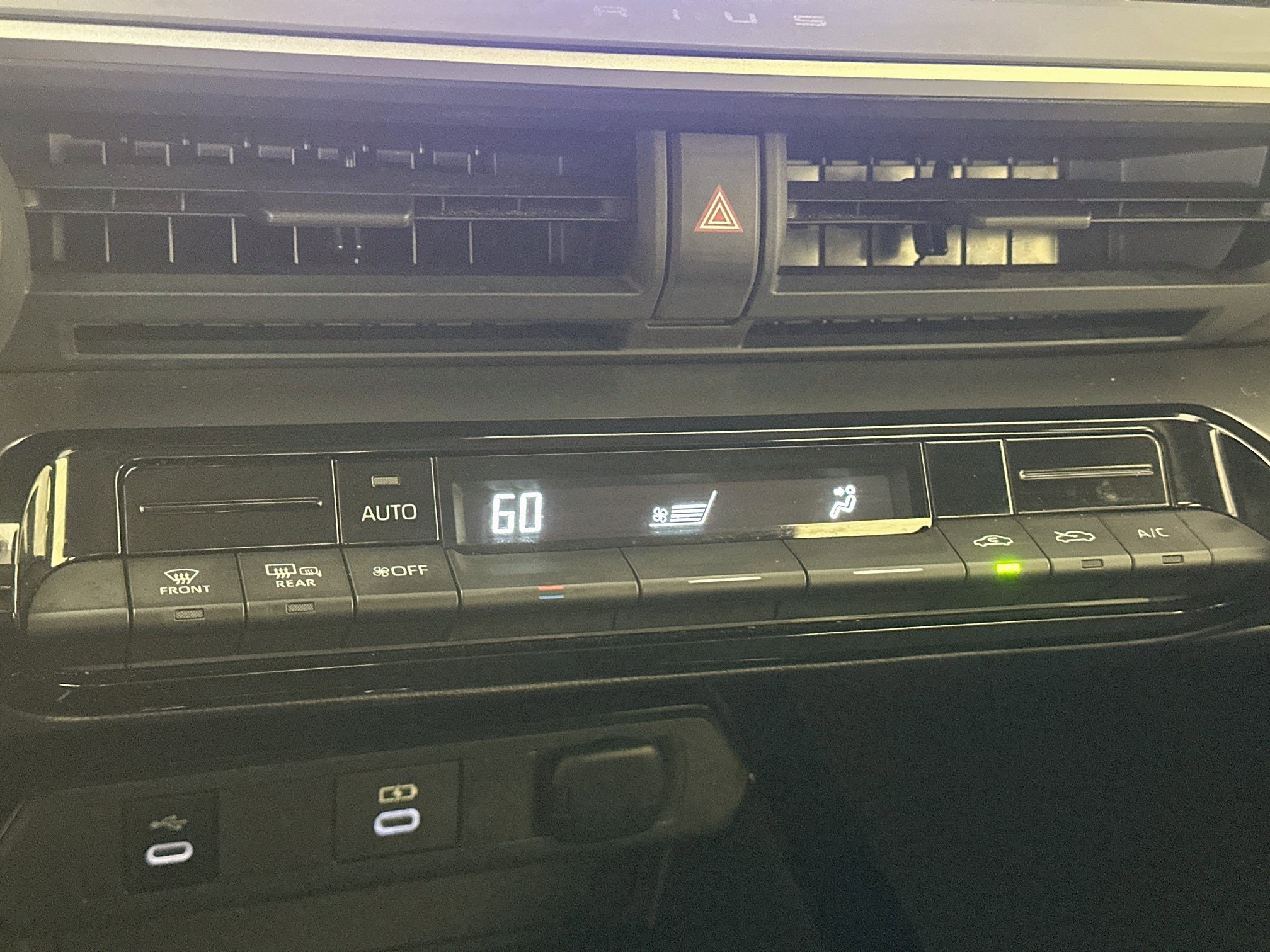 Used 2024 Toyota Prius LE FWD image 23