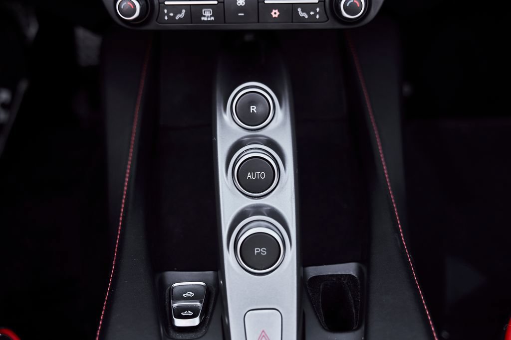 Used 2020 Ferrari Portofino RWD image 67