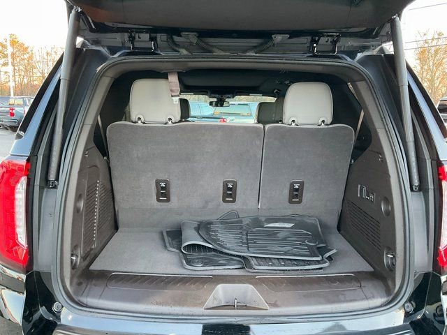 Used 2022 GMC Yukon SLT w/ SLT Premium Package image 18
