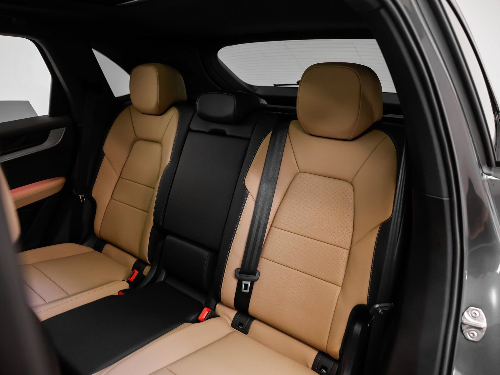 Certified 2025 Porsche Cayenne image 24
