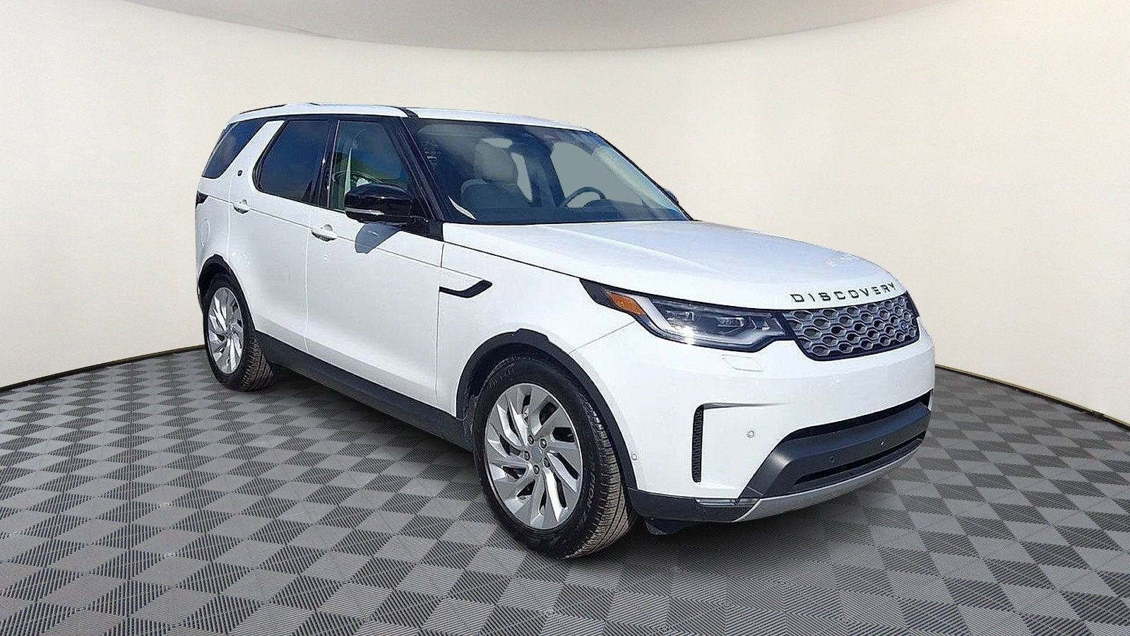 Certified 2026 Land Rover Discovery S AWD/4WD image 2