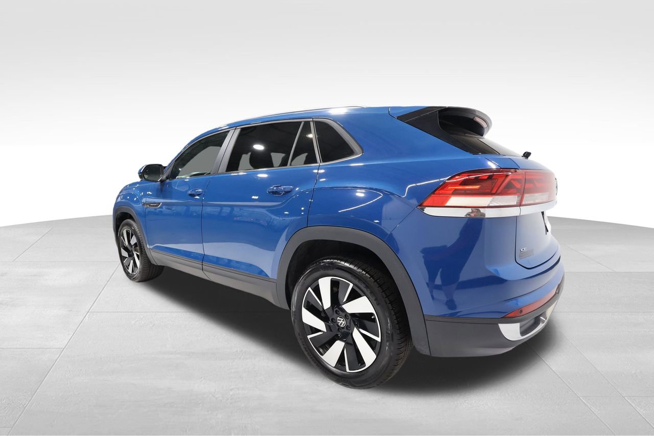 Used 2025 Volkswagen Atlas Cross Sport SE image 2