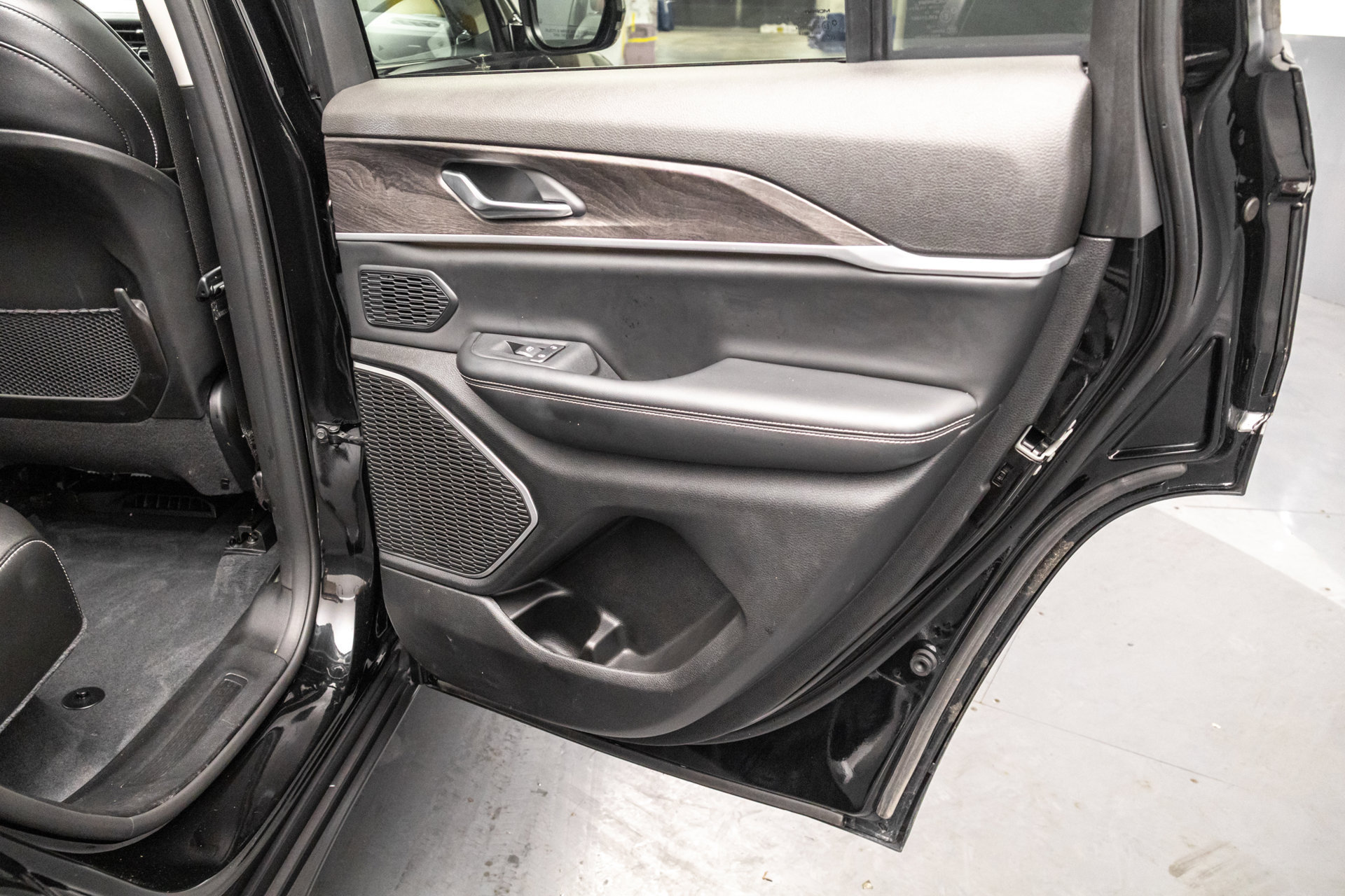 Used 2022 Jeep Grand Cherokee Limited 4xe AWD/4WD image 37