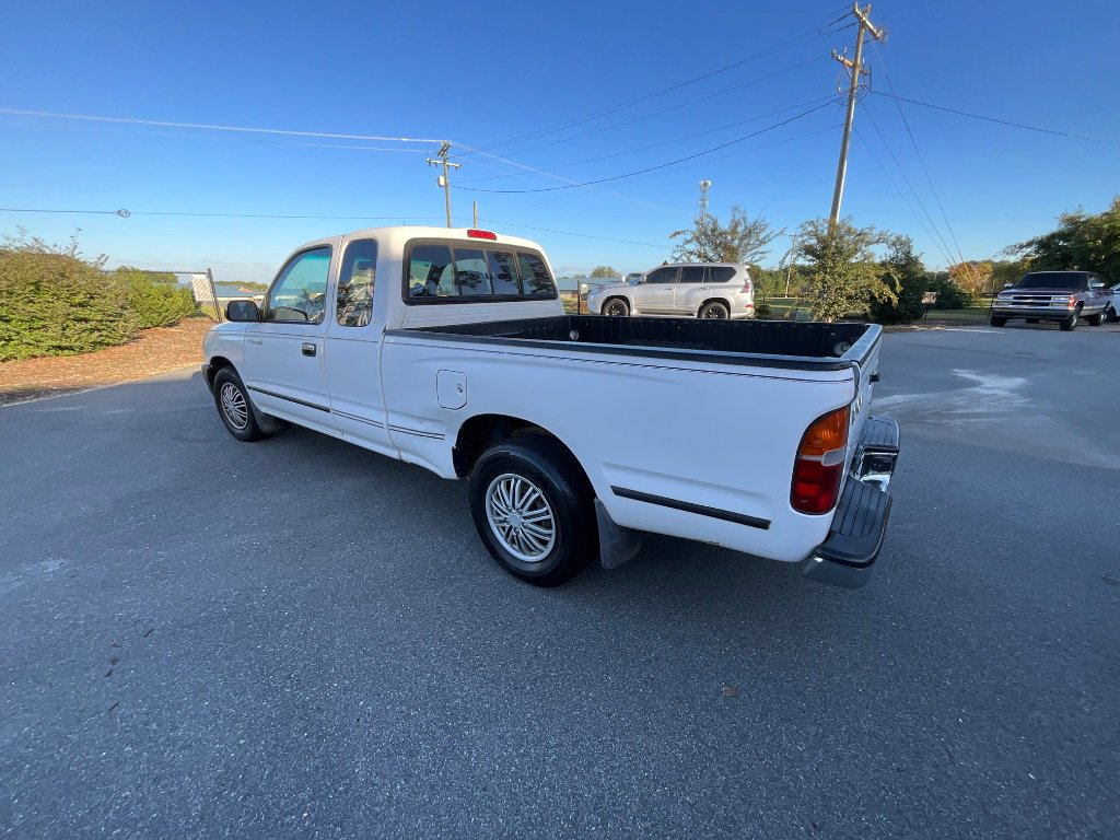 Used 2000 Toyota Tacoma w/ SR5 Package image 5
