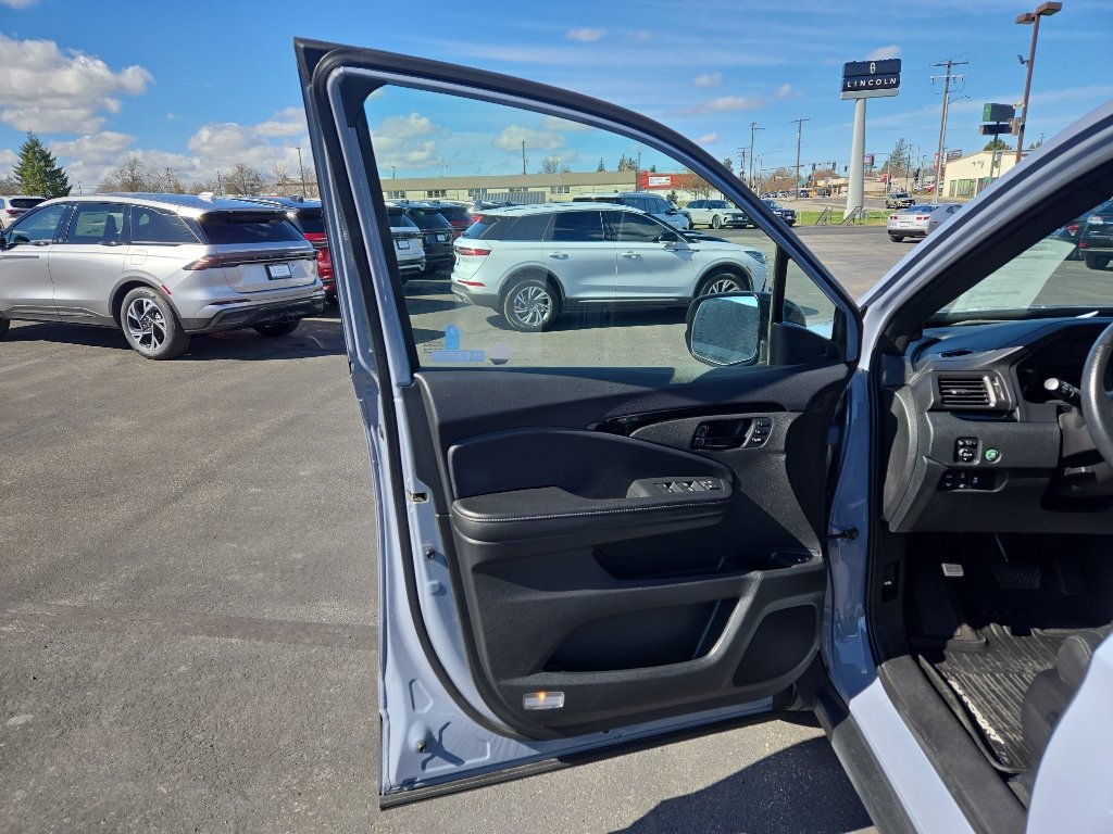 Used 2022 Honda Passport Elite image 11