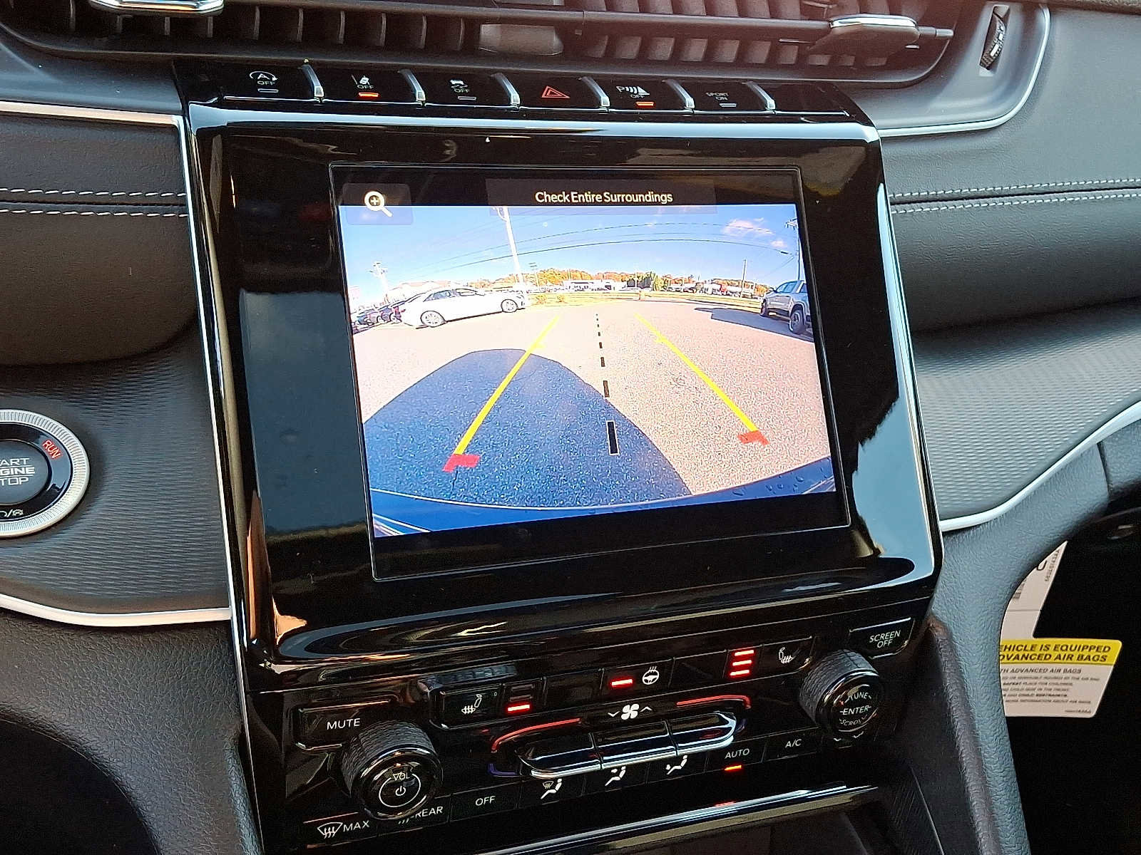 New 2025 Jeep Grand Cherokee Laredo X w/ Luxury Tech Group I image 13