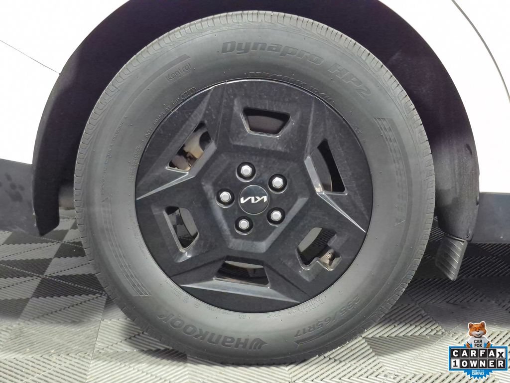 Used 2025 Kia Carnival FWD image 29