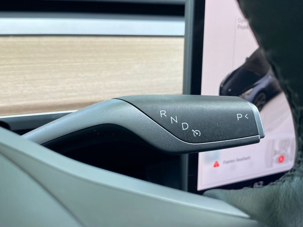 Used 2025 Tesla Model Y Long Range image 31