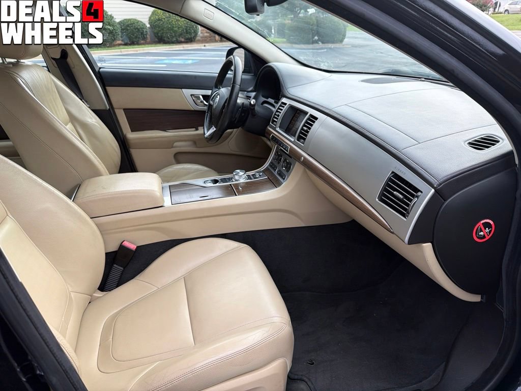 Used 2012 Jaguar XF RWD image 14
