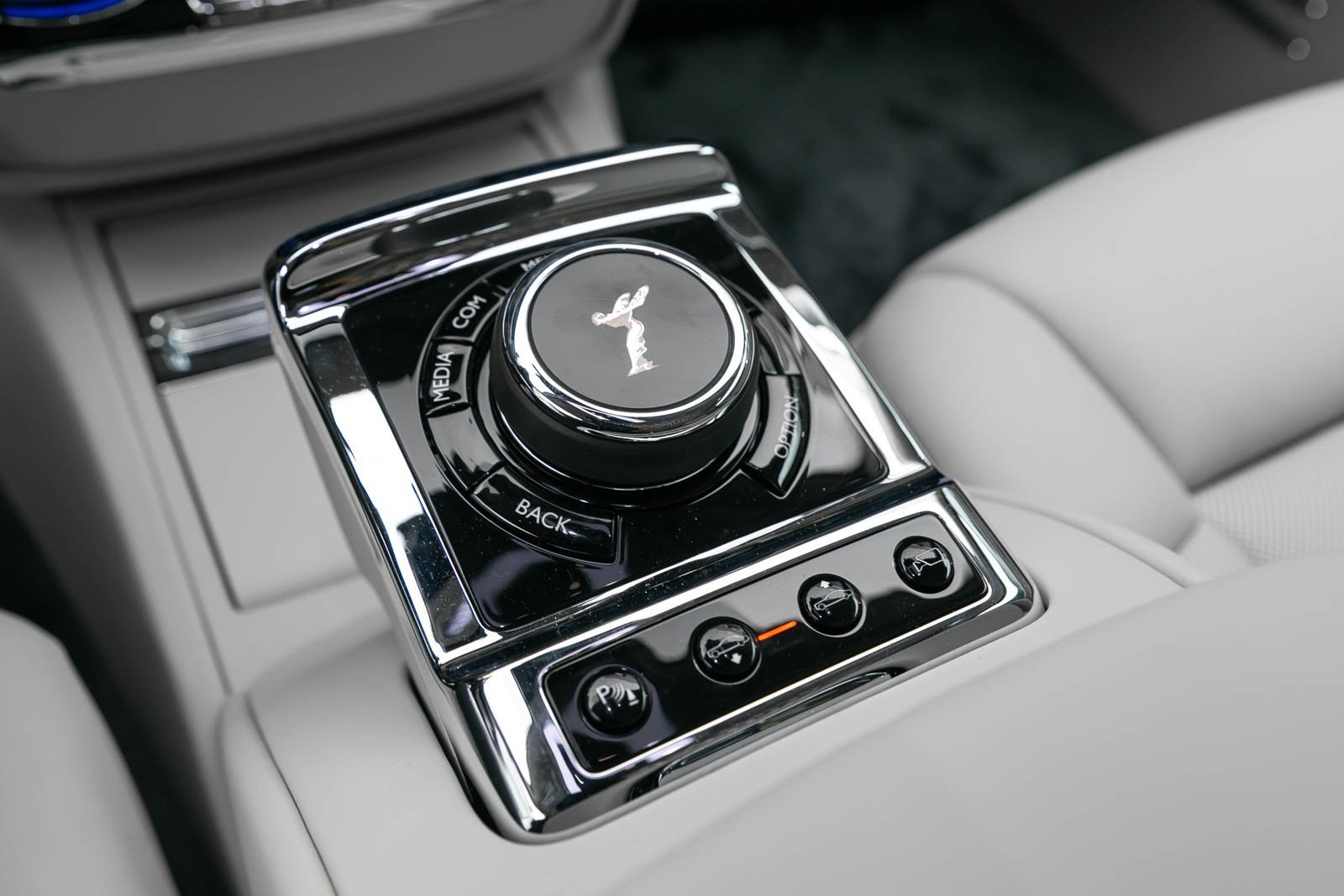 Used 2024 Rolls-Royce Phantom Extended Wheelbase w/ Leather Finishing Pack image 24