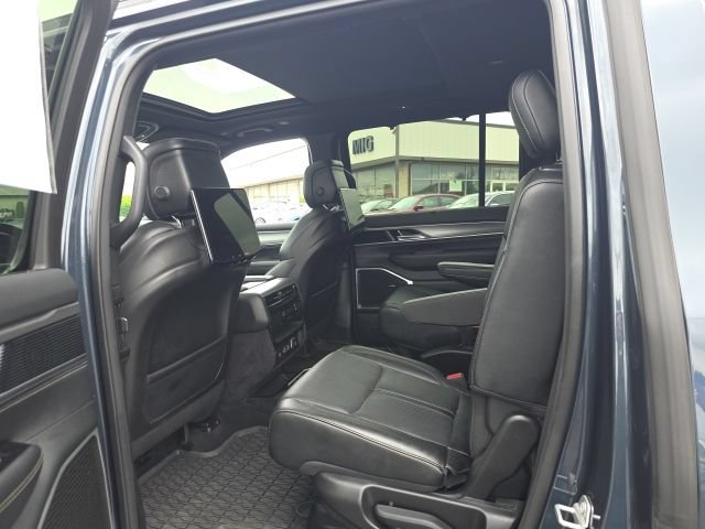 Used 2024 Jeep Wagoneer Series II w/ Convenience Group I AWD/4WD image 40