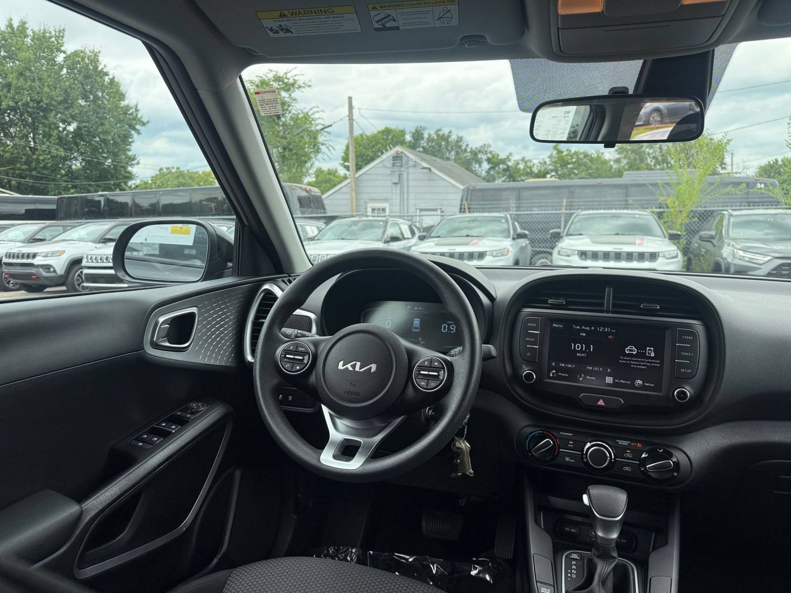 Used 2025 Kia Soul LX w/ LX Technology Package FWD image 32