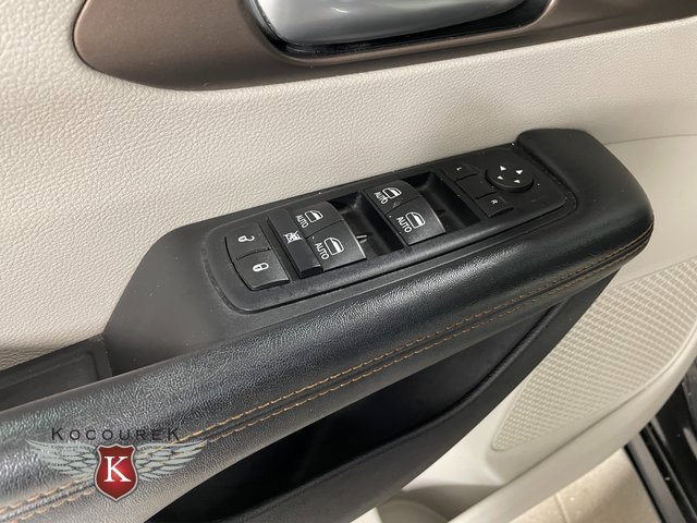 Used 2017 Chrysler Pacifica Touring-L Plus w/ Uconnect Theatre Group FWD image 20