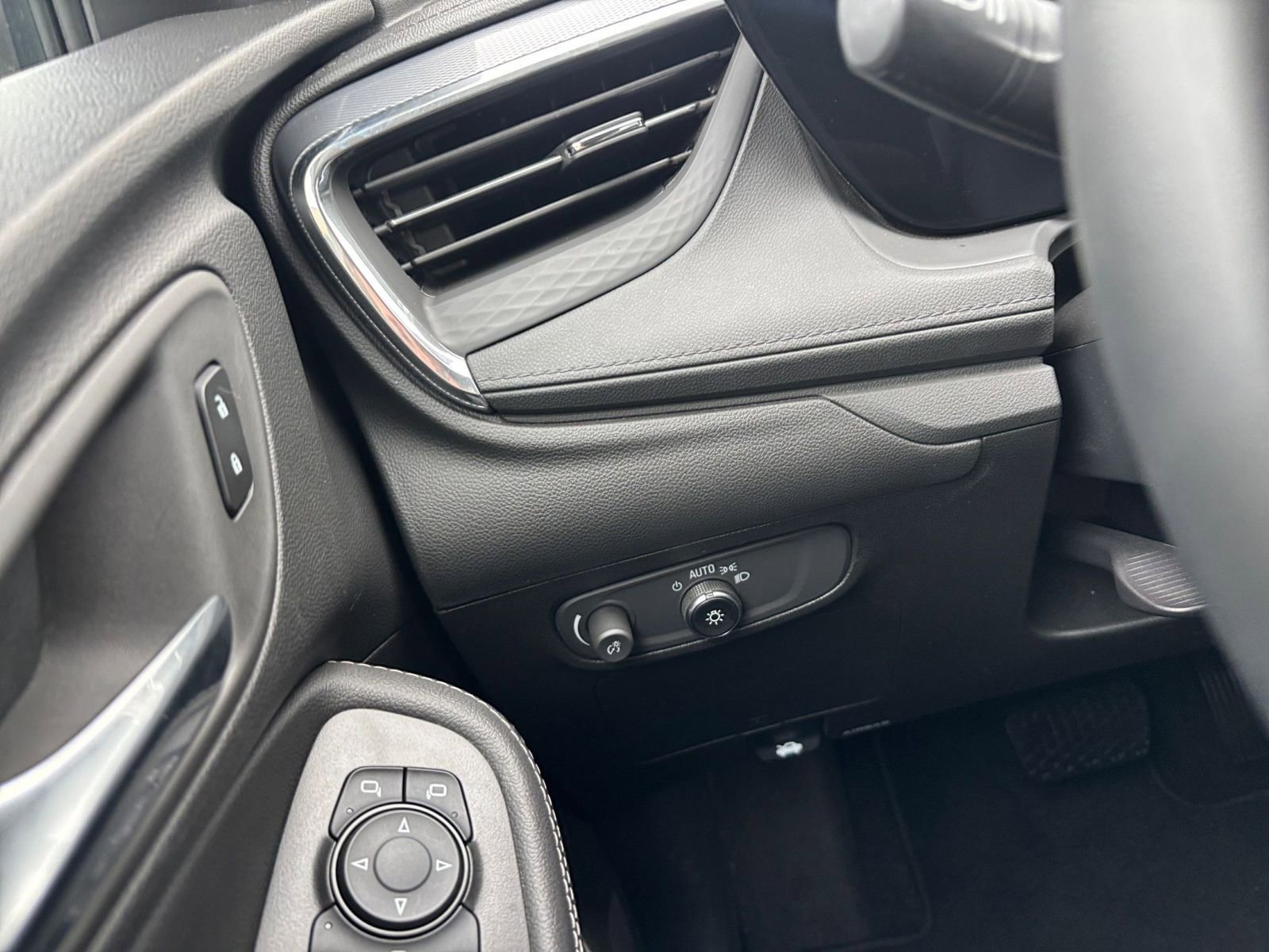 Used 2025 Buick Encore GX Preferred FWD image 33