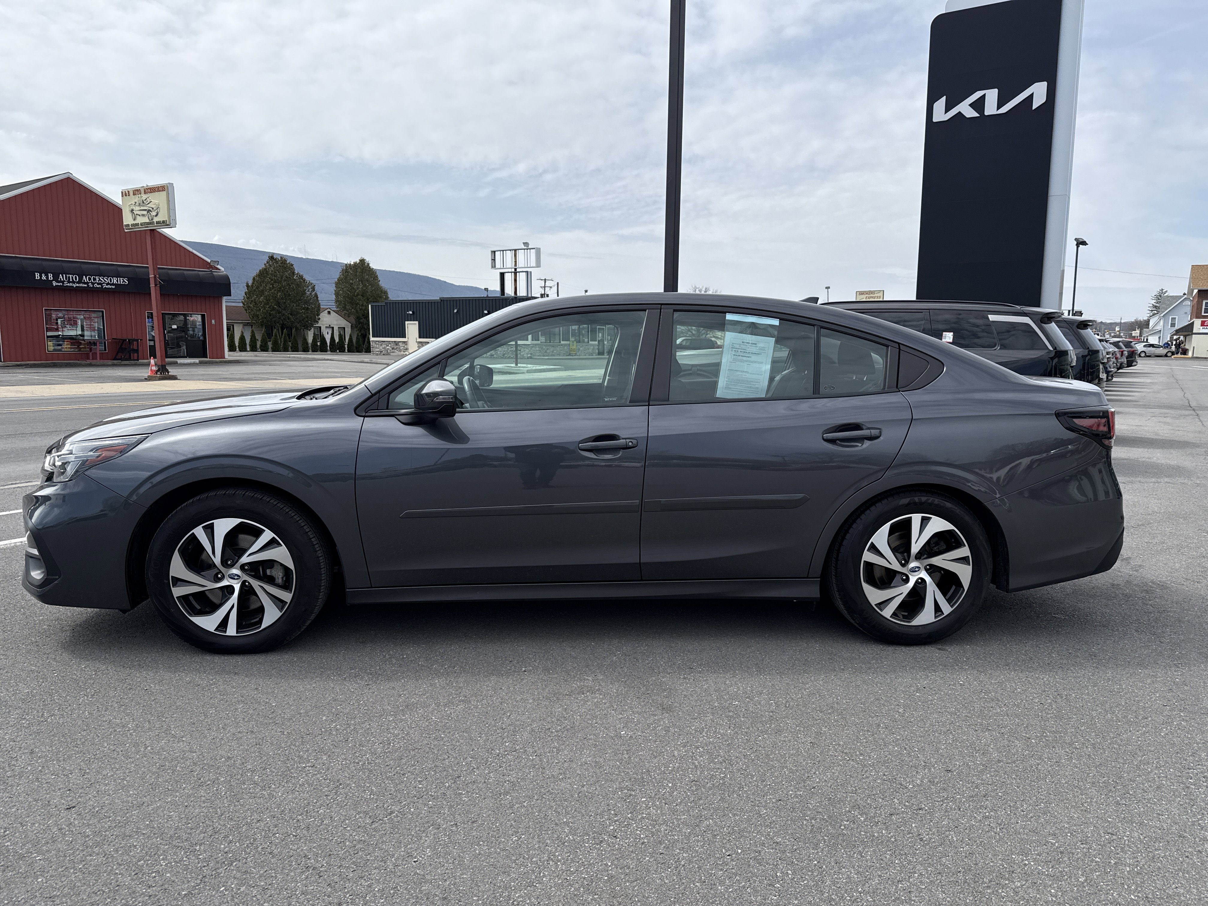 Used 2023 Subaru Legacy Premium image 7