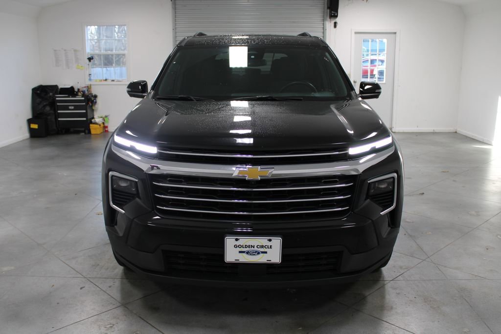 Used 2024 Chevrolet Traverse LT image 3