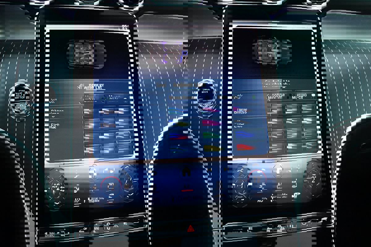 Used 2024 Mercedes-Benz GLC 300 4MATIC w/ AMG Line image 25