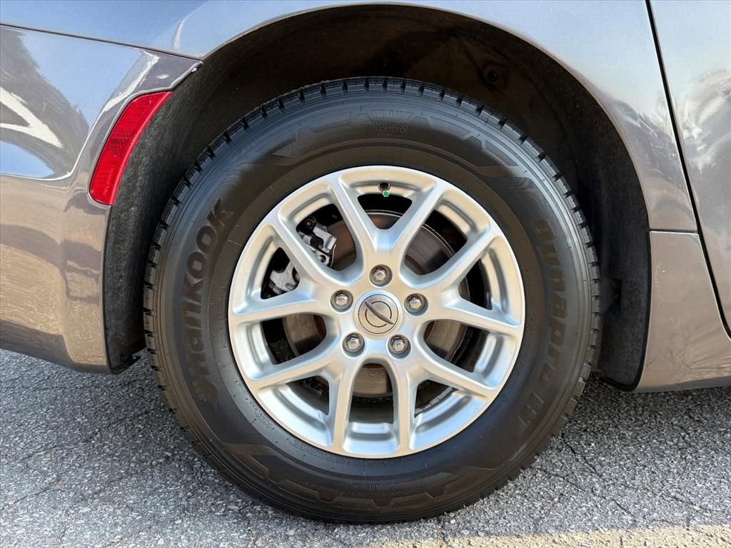 Used 2023 Chrysler Pacifica Touring-L image 24