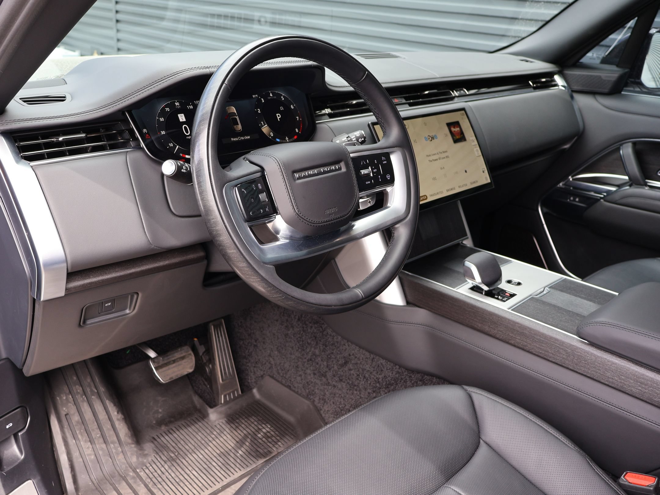 Used 2025 Land Rover Range Rover Autobiography AWD/4WD image 4