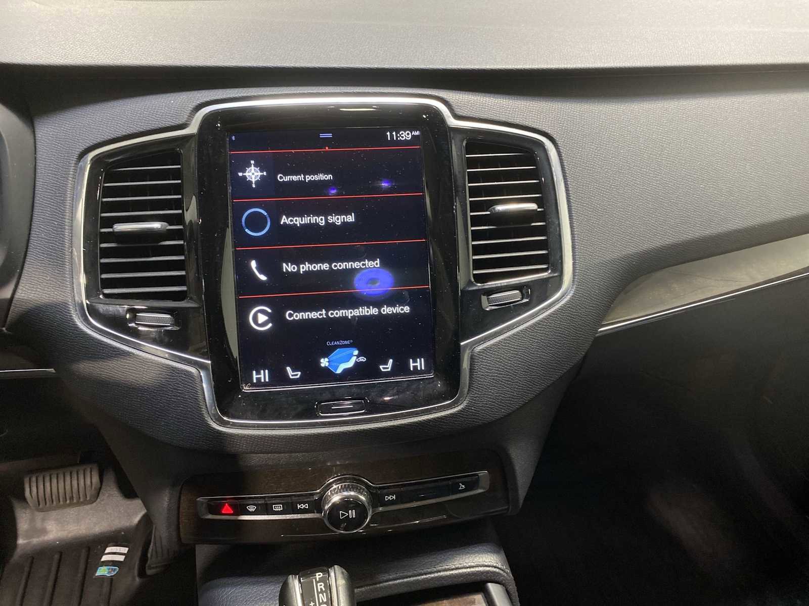 Used 2017 Volvo XC90 T6 Momentum w/ Vision Package image 16