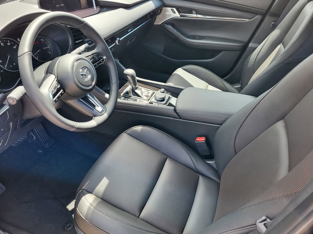 New 2025 MAZDA MAZDA3 Hatchback w/Premium Plus Pkg image 9