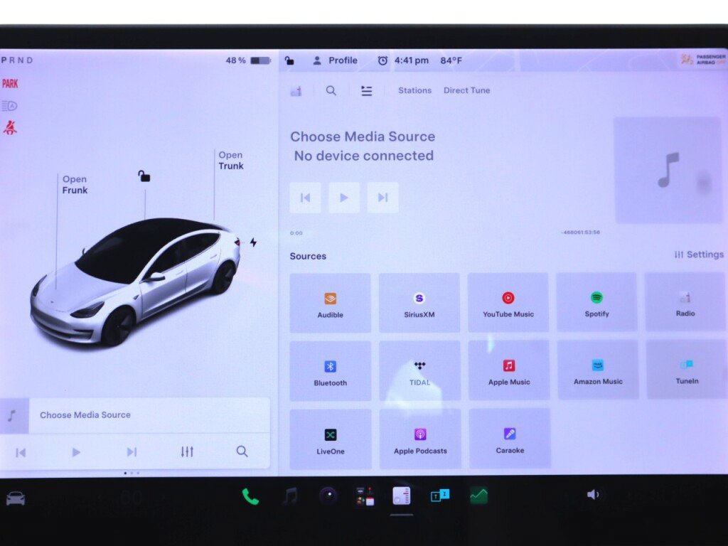 Used 2020 Tesla Model 3 Standard Range Plus RWD image 16