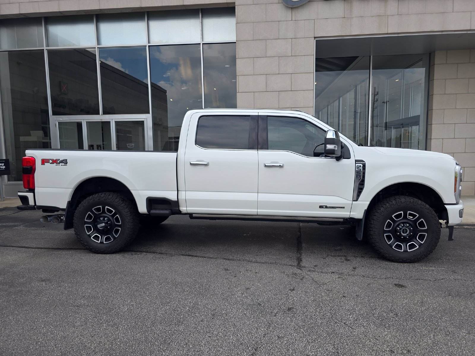 Used 2024 Ford F350 Platinum w/ FX4 Off-Road Package AWD/4WD image 20