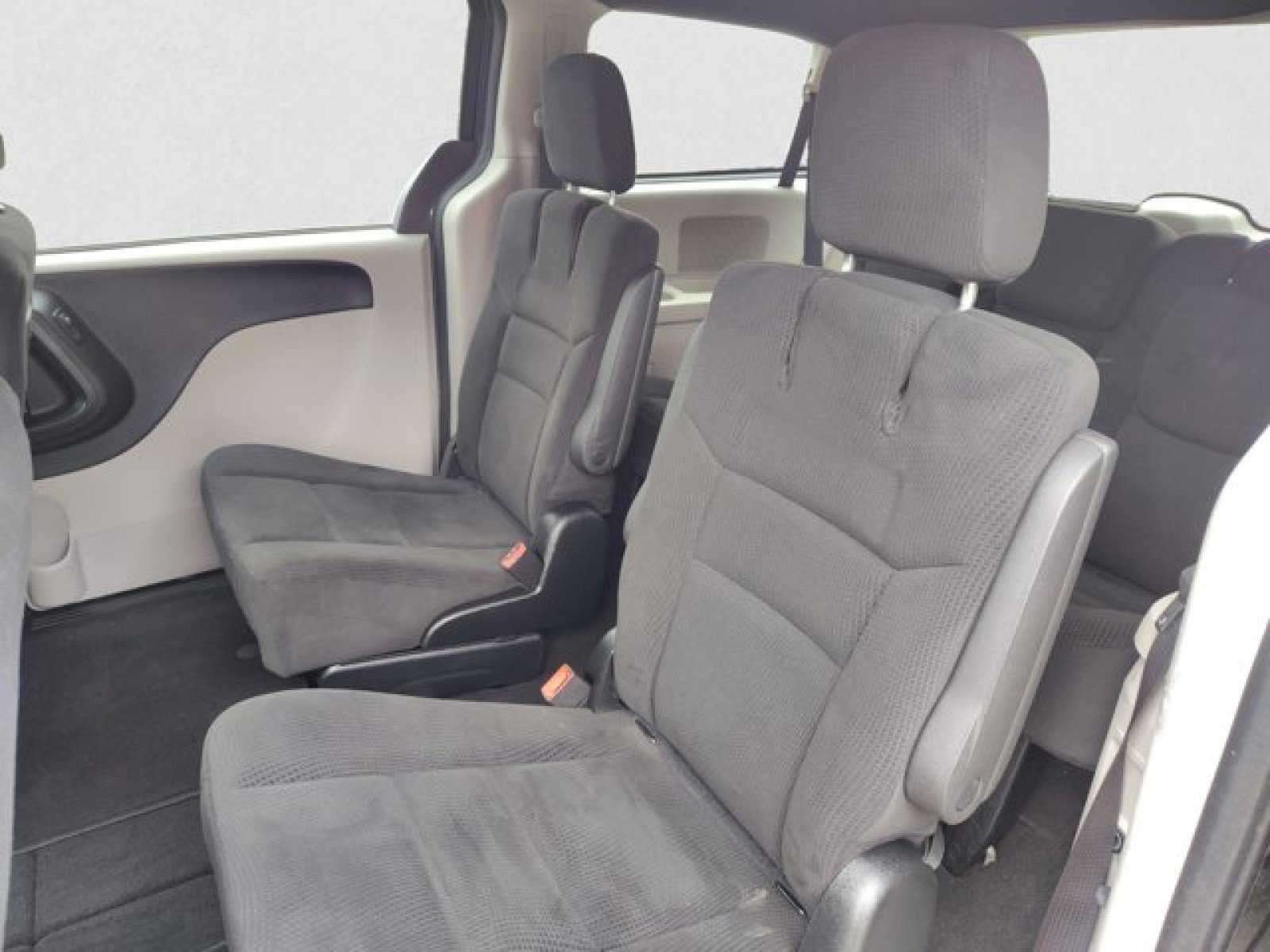 Used 2016 Dodge Grand Caravan SE image 14