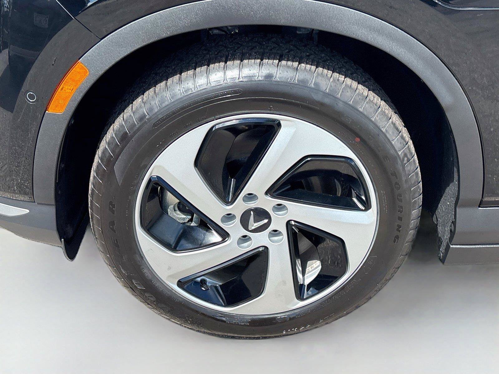New 2027 VinFast VF 8 Eco AWD/4WD image 30
