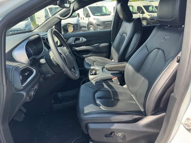 Certified 2024 Chrysler Pacifica Limited FWD image 21