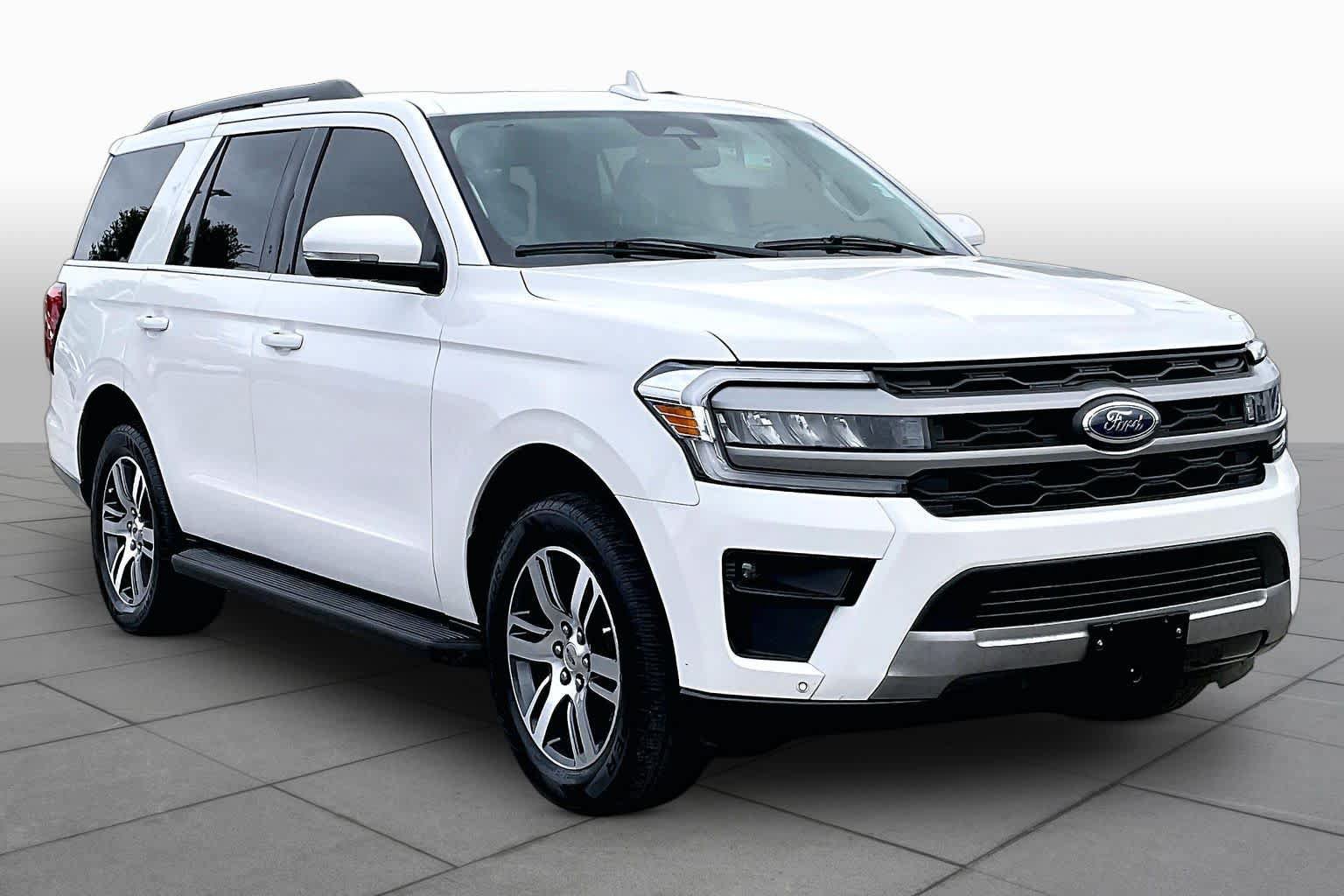 Certified 2024 Ford Expedition XLT RWD image 3