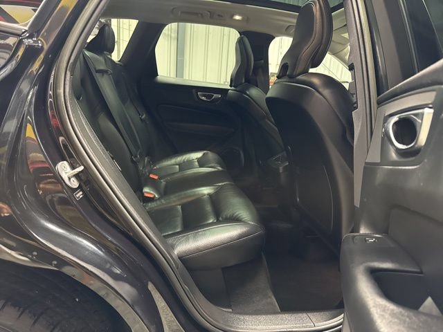 Used 2023 Volvo XC60 B5 Plus AWD/4WD image 24