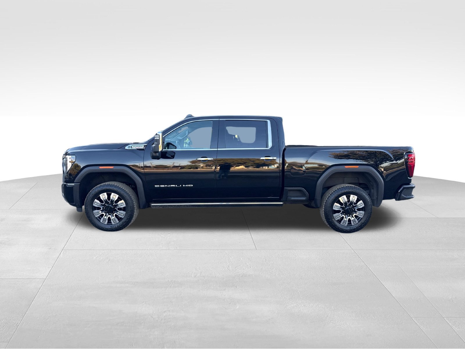 Used 2024 GMC Sierra 2500 Denali w/ Denali Reserve Package AWD/4WD image 2