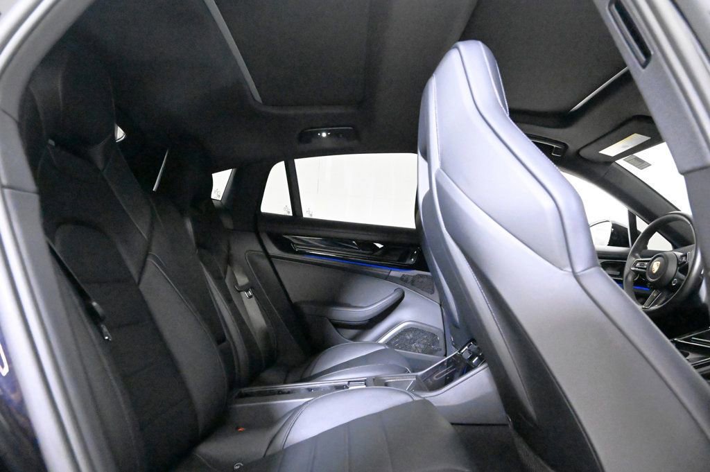 Certified 2025 Porsche Panamera 4 image 19