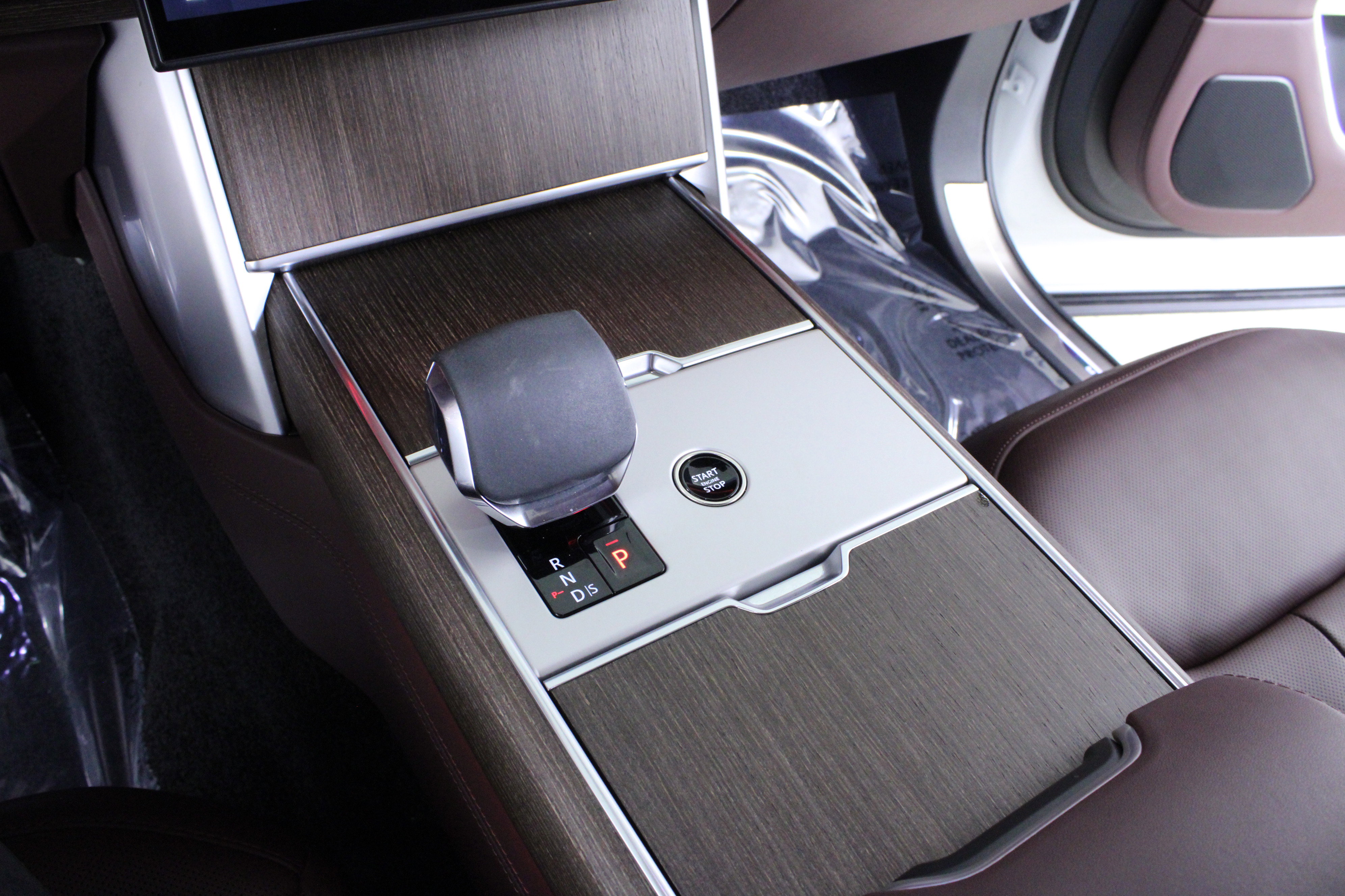 Used 2024 Land Rover Range Rover SE image 30